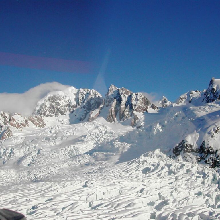 טסים מעל לקרחונים ניו זילנדים