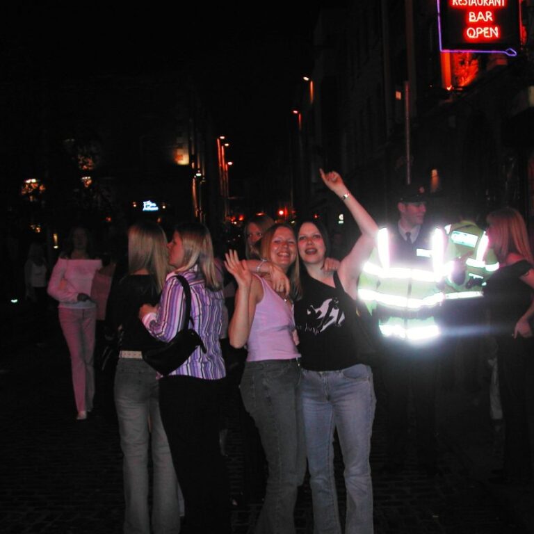 נערות איריות בליל בילוי בדבלין