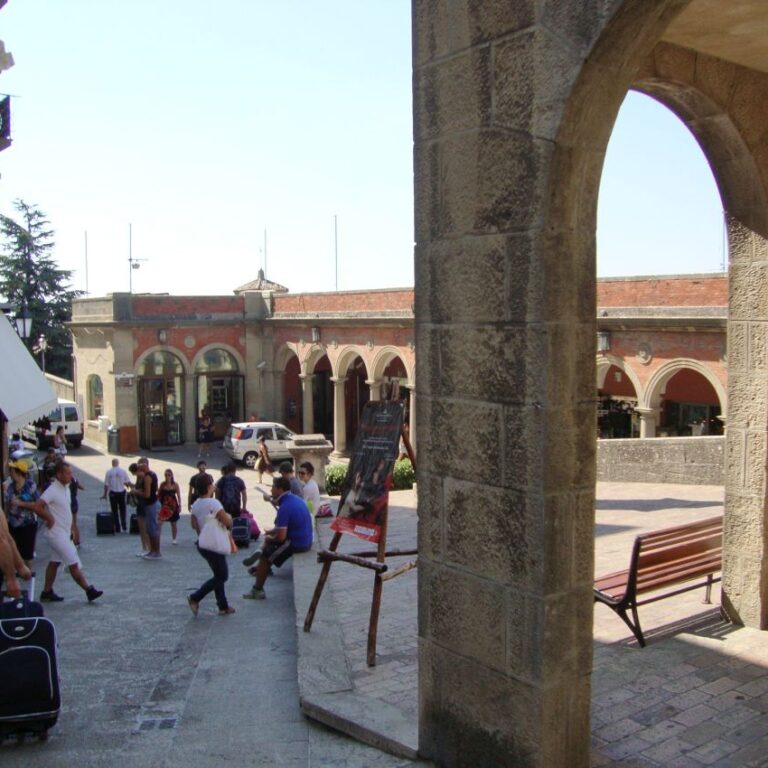 להגיע למלון בסאן מארינו אתה זקוק לגלגלים במזוודה