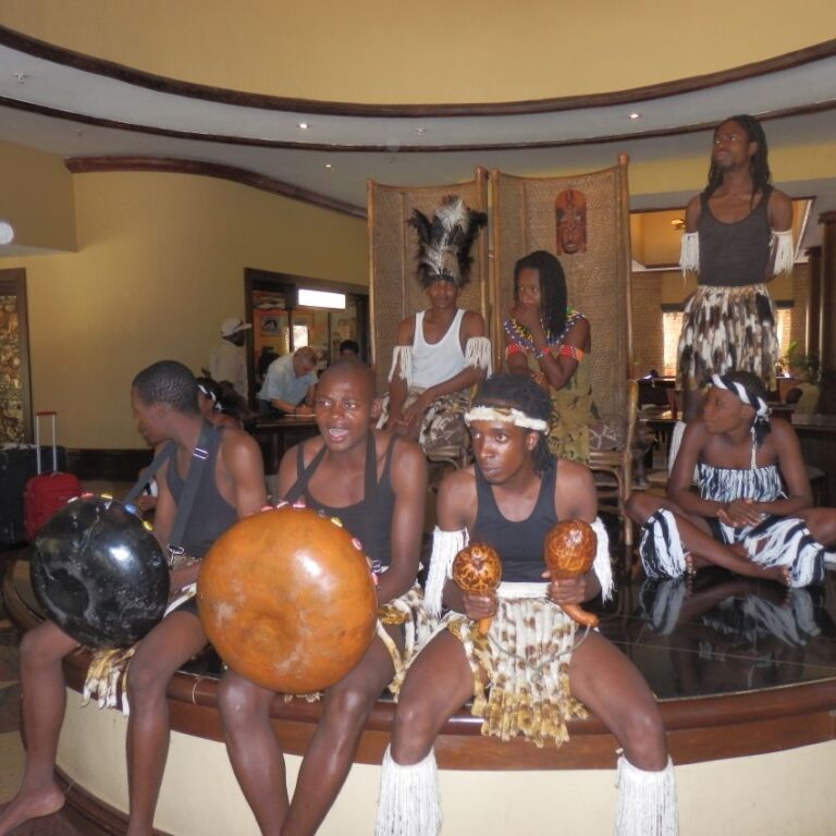 להקה משבט זולו במלון בויקטוריה פולס