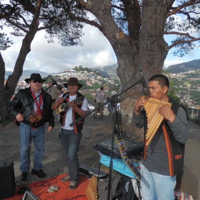 להקה דרום אמריקנית אליה הצטרפתי באי מדירה