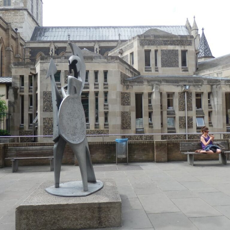 מראות מהטיילת של לונדון לאורך התמזה