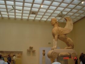 מוזיאון יווני עם פסלים מופלאים