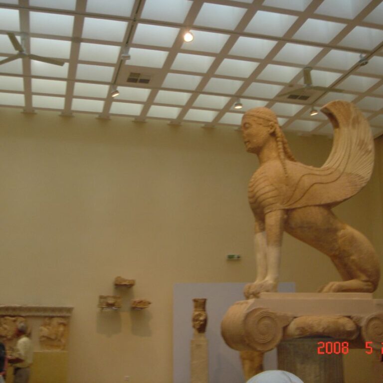 מוזיאון יווני עם פסלים מופלאים