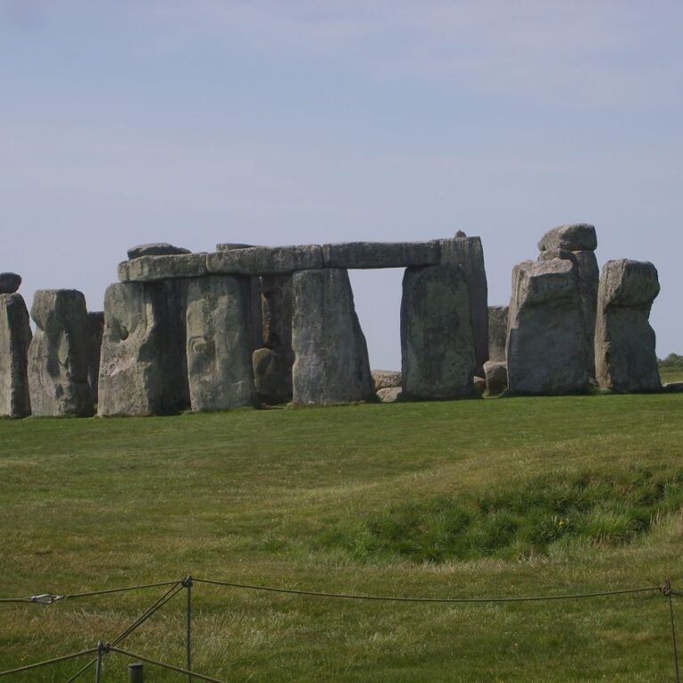 מונומנט ניאוליתי שבנו מאבני ענק במישור סולסבורי שתפקידו נתון לספקולציות
