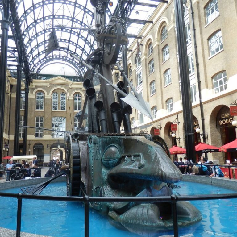 מידרחוב בטיילת לאורך התמזה בלונדון