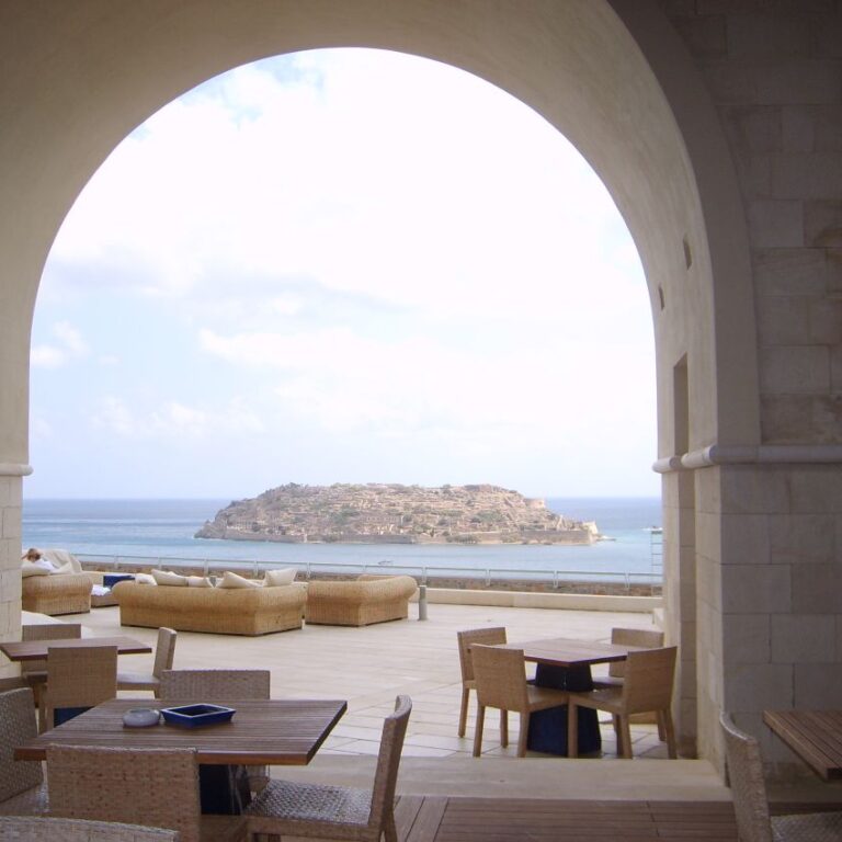 מלון פאר בכרתים מול האי של סופיה