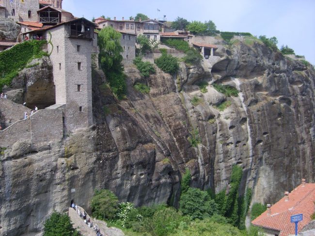 מנזרים בחגווי הסלע