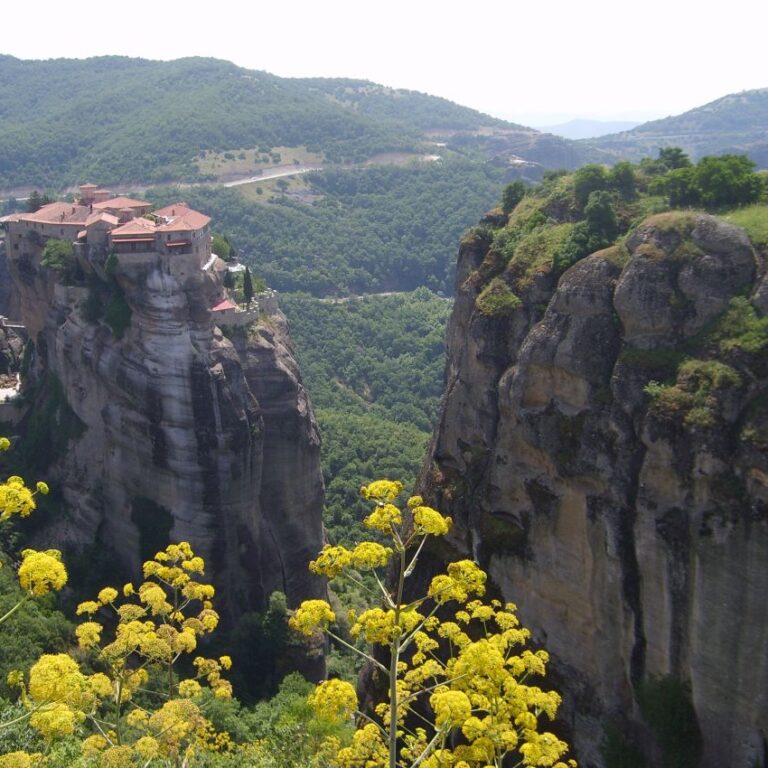 מנזרים תלויים על בלימה
