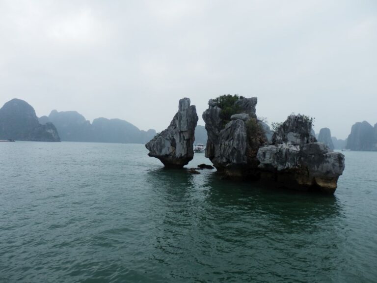 מסלעי הענק בהא לונג ביי, ויאטנאם-
