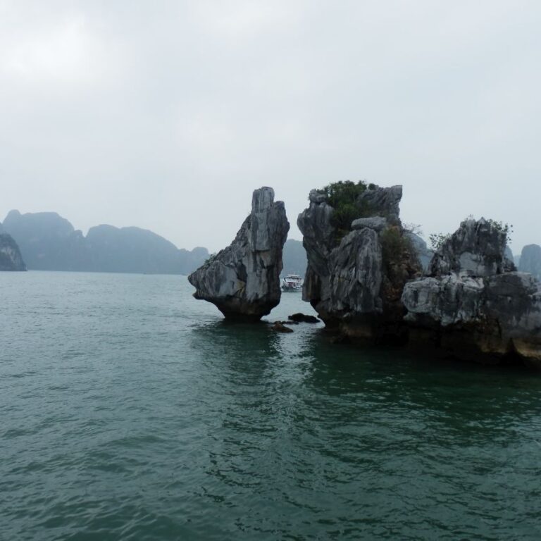 מסלעי הענק בהא לונג ביי, ויאטנאם-