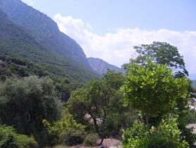 מעבר טרמופלי בו עצרו 300 לוחמים ספרטנים את הצבא הפרסי הענק