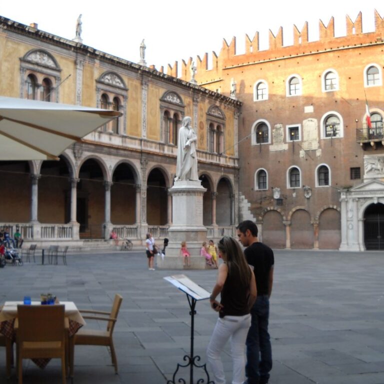 מעיינים בתפריט בפיאצה איטלקית