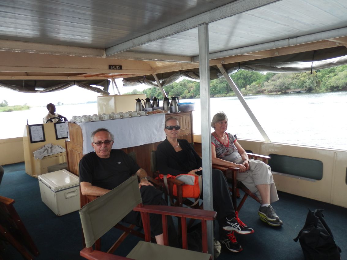 מפליגים עם לאה וגרשון פטרון על נהר הזמבזי