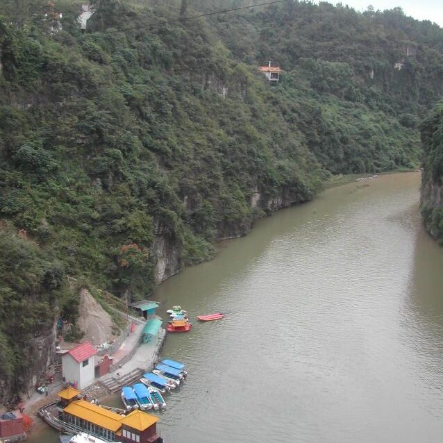 מראה מעל הגשר על נהר היאנג צ'ה