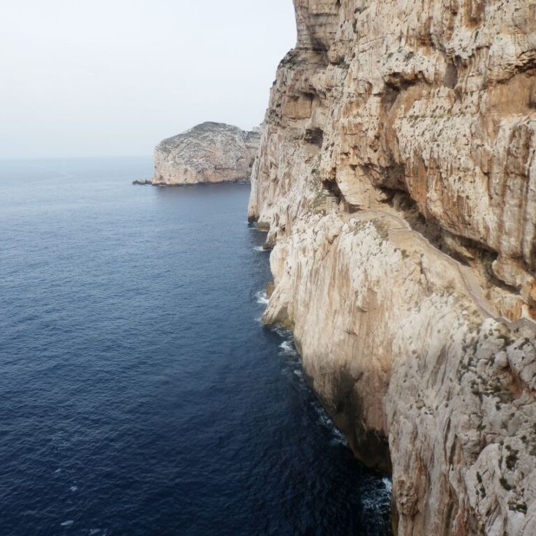 מראות החוף בסרדיניה-