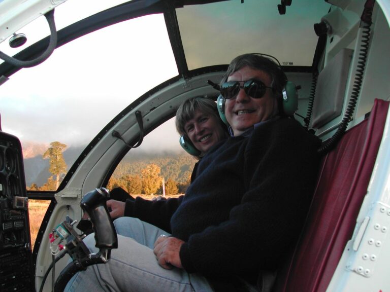 נהנים מהטיסה מעל קרחוני קוק בניו זילנד