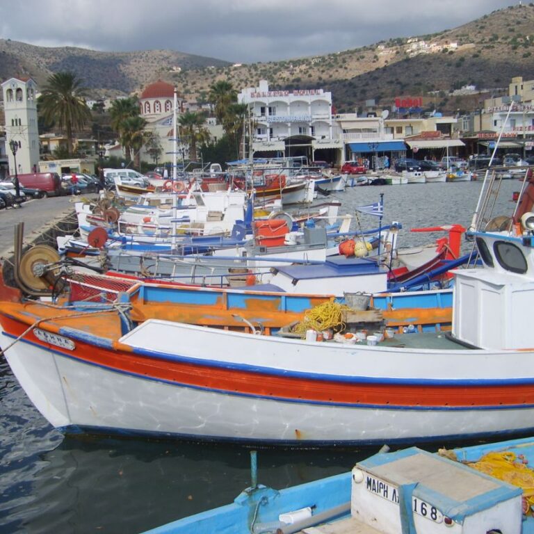 נמל דייגים בכרתים