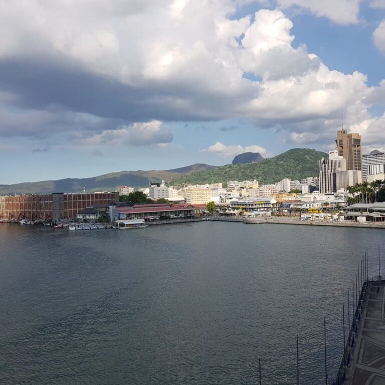 נמל "פורט לואיז" במאורציוס משם יצאנו למסע באוקיינוס ההודי