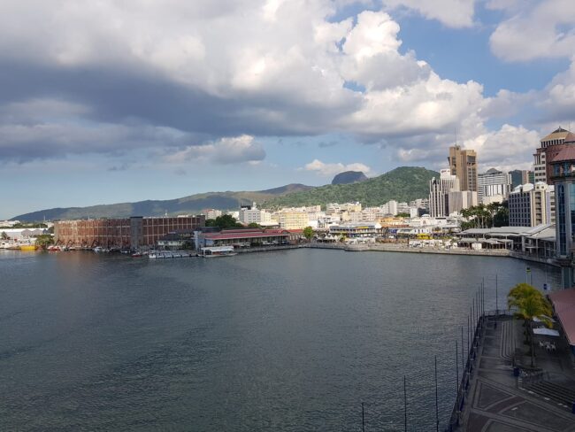 נמל פורט לואיז במאורציוס משם יצאנו למסע באוקיינוס ההודי נמל פורט לואיז במאורציוס משם יצאנו למסע באוקיינוס ההודי