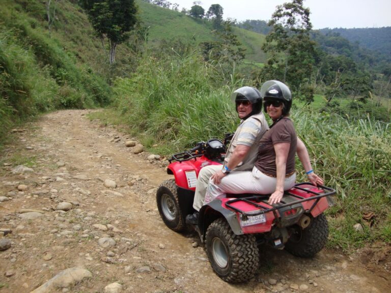 נסיעה בטרקטורון להר הגעש ארנל בקוסטה ריקה