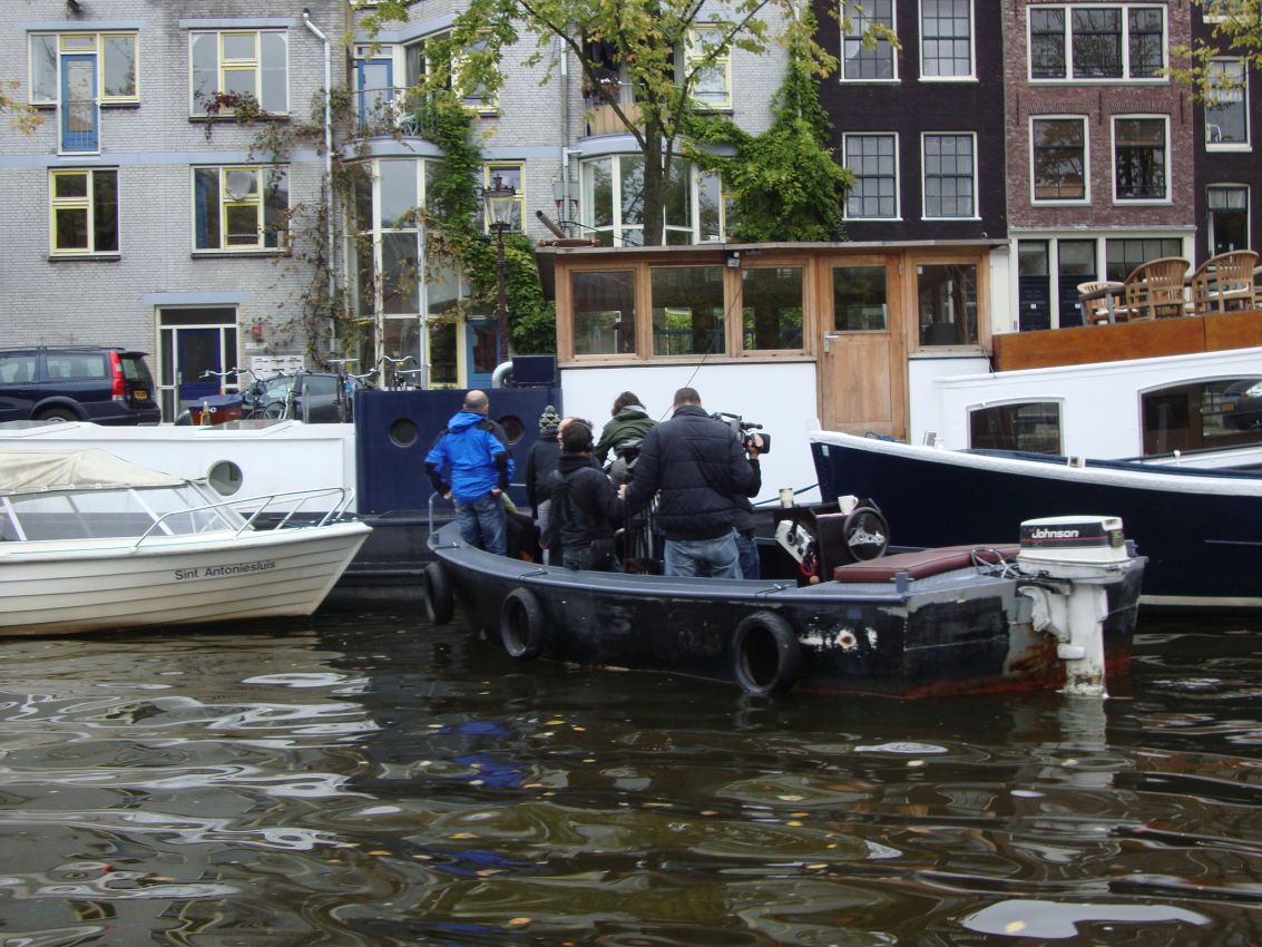 סירות הופכות באמסטרדם למוניותסירות הופכות באמסטרדם למוניות