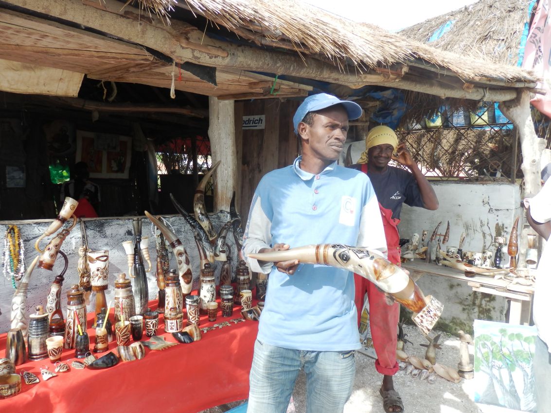 עבודות יד בשוק בסנגל