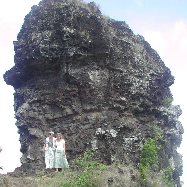 על צוק וולקאני במוריאה בדרום הפאציפי