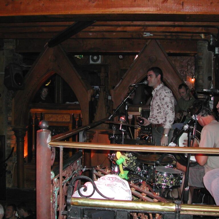 פאב אירי עליז