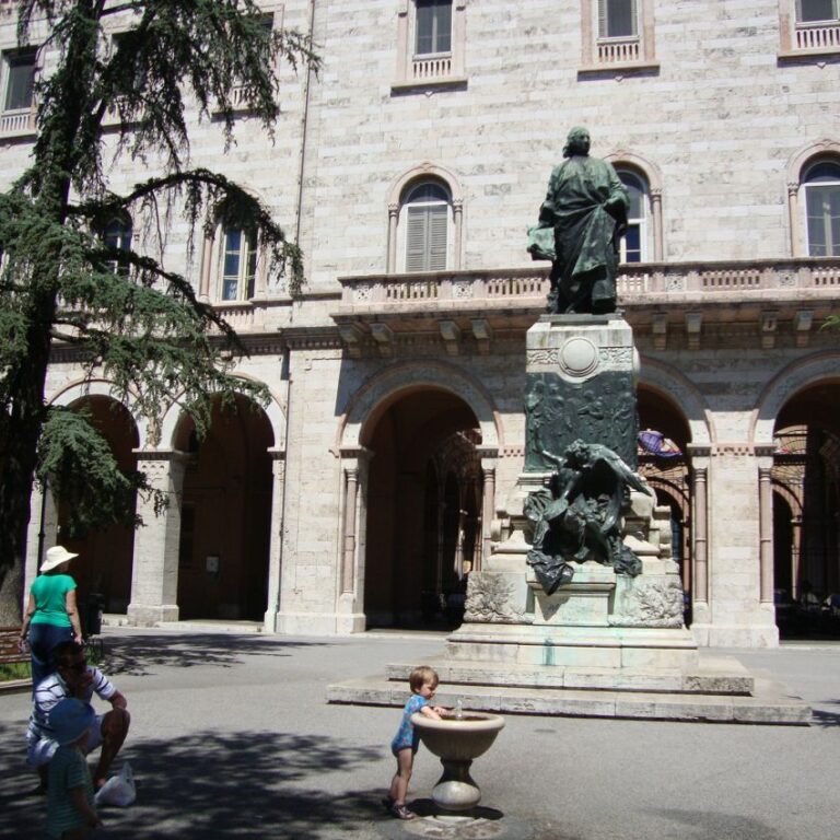 פיאצה בטוסקנה