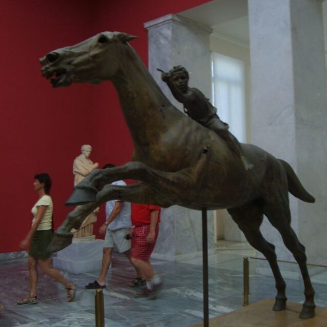 פסל ברונזה של רוכב וסוסו