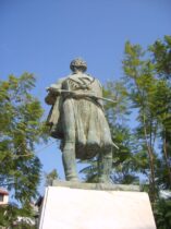 פסל לזכרו של מורד יווני בתורכים ששלטו בכרתים