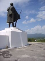 פסלו של לוחם יווני מהנצחון על איטליה בתחילת מלחמת העולם השניה