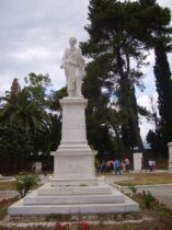 פסלו של לורד ביירון שתמך נלהבות בעצמאות היוונית מידי התורכים