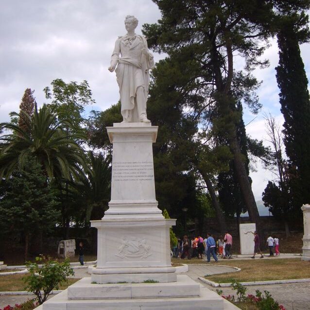 פסלו של לורד ביירון שתמך נלהבות בעצמאות היוונית מידי התורכים