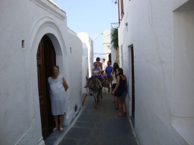 פתרון תחבורתי בסנטוריני