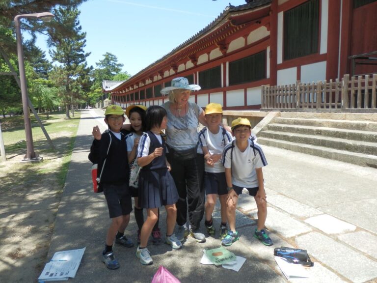 צביה מאמצת נכדים יפנים