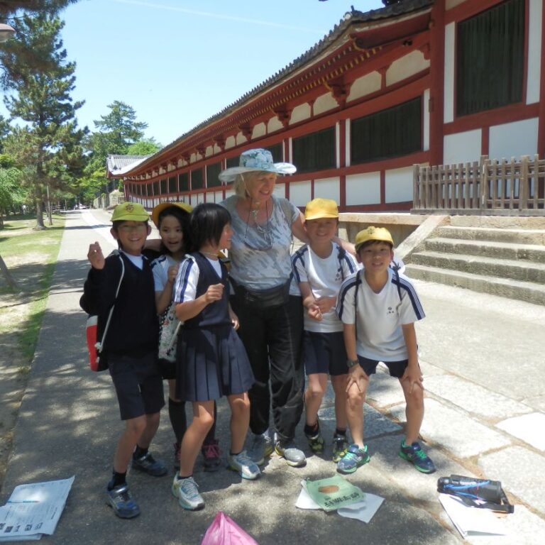 צביה מאמצת נכדים יפנים