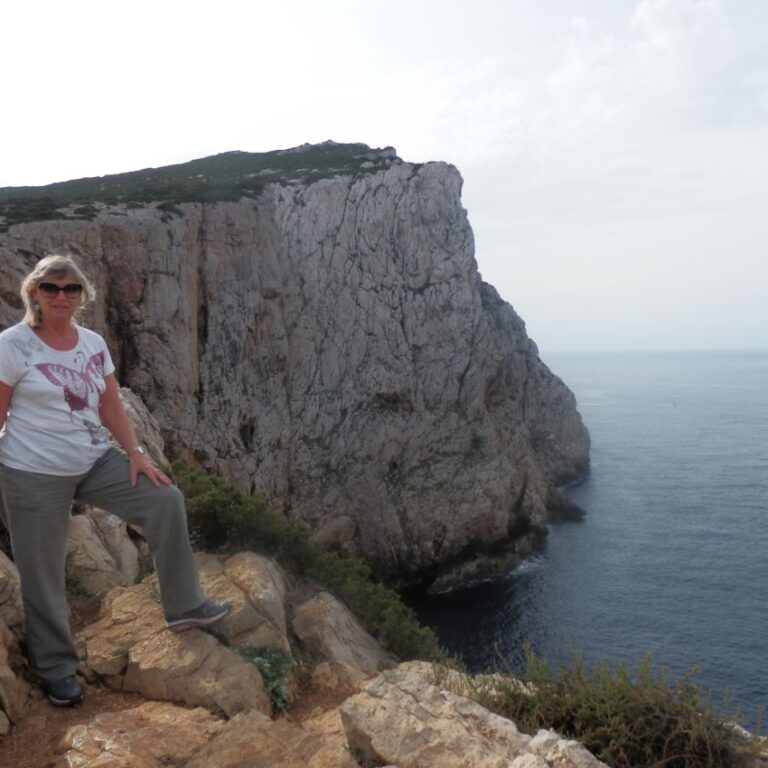 צביה על צוקי סרדיניה