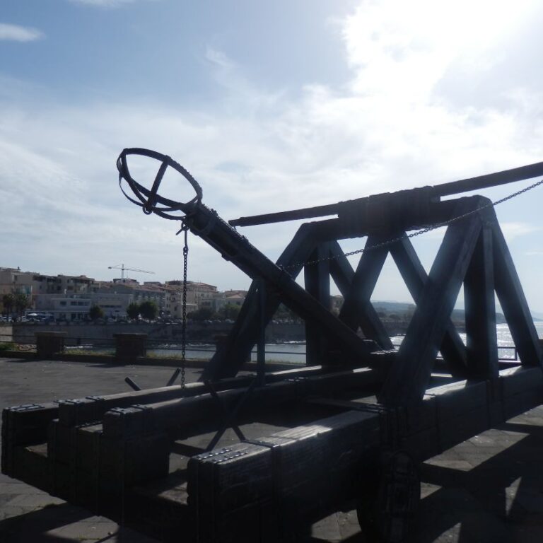 קטפולקה רומאית בחוף סרדיניה-