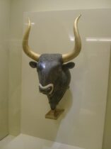 ראש שור מהתרבות המינואית