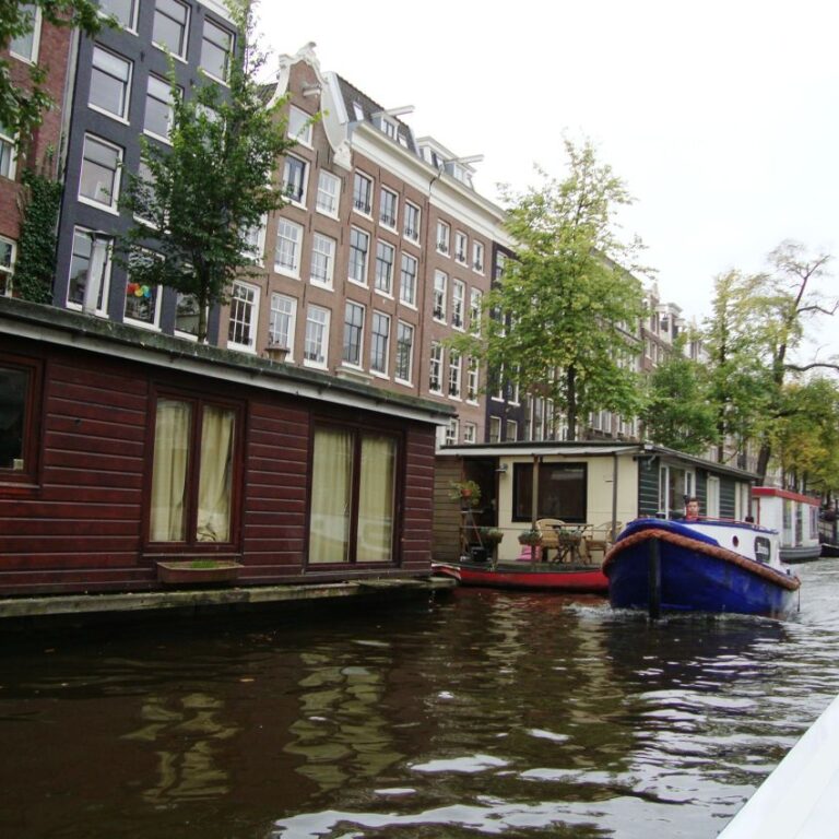 רחובות שלמים של בתי סירות