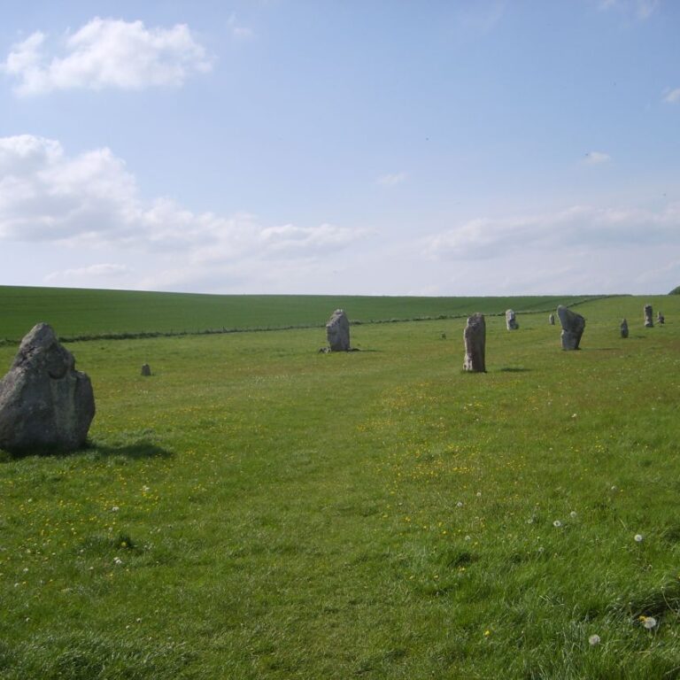 שורות אבני הענק ליד סטונהנג'