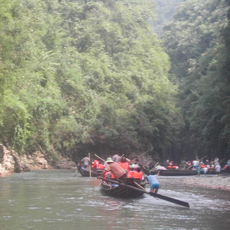 שייט על יובל של היאנג צה