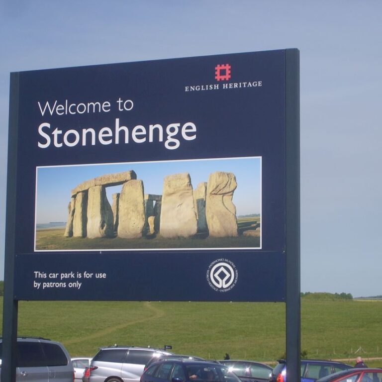 שילוט לכיוון סטונהנג'