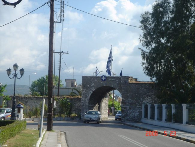 שער יוונים יבואו בו