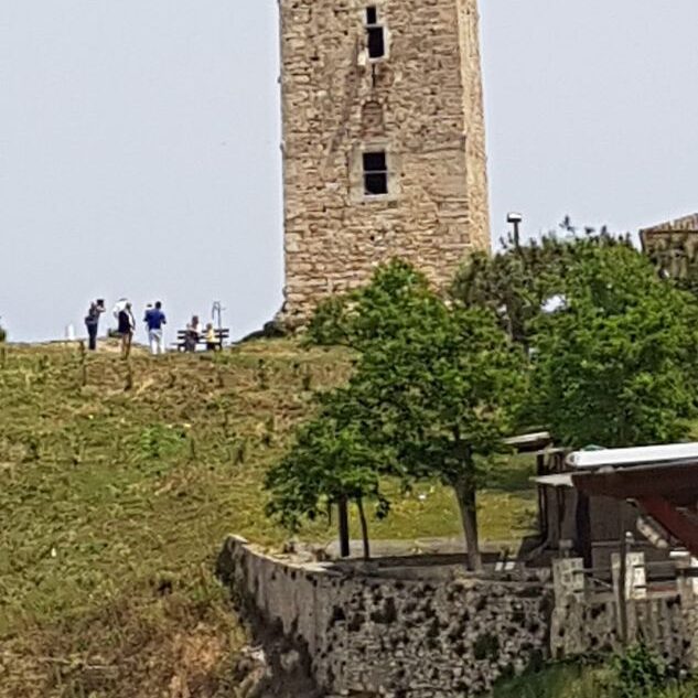 שרידי ביצורים ליד הכפר נאה פוטידאה