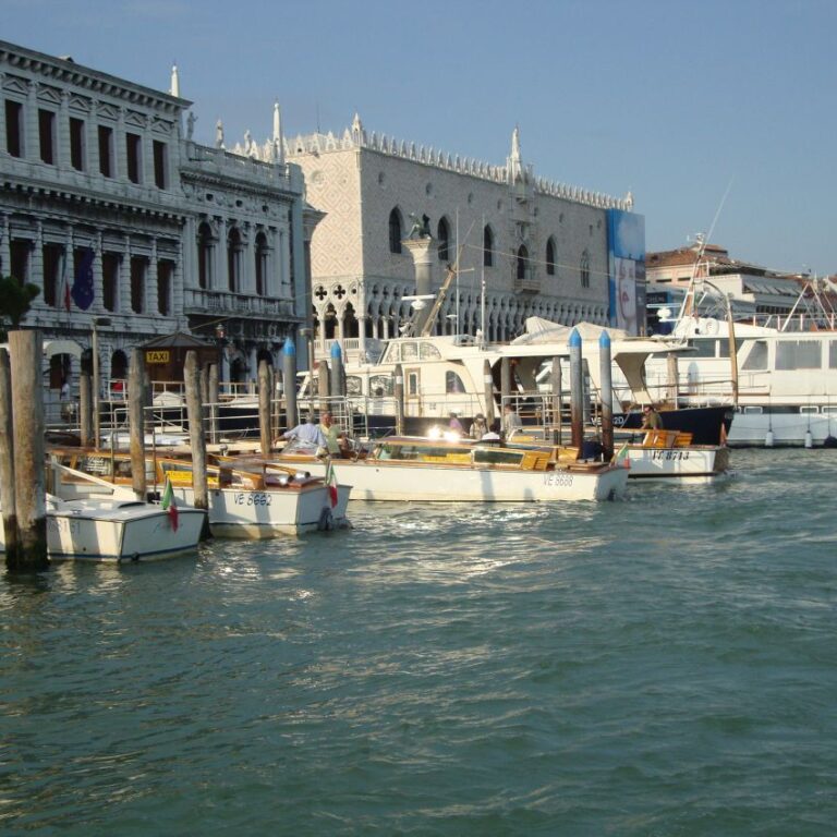 תחנת מוניות בוונציה