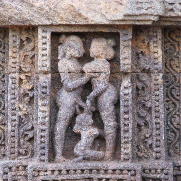 סצינות מין על כתלי מקדשים הינדים