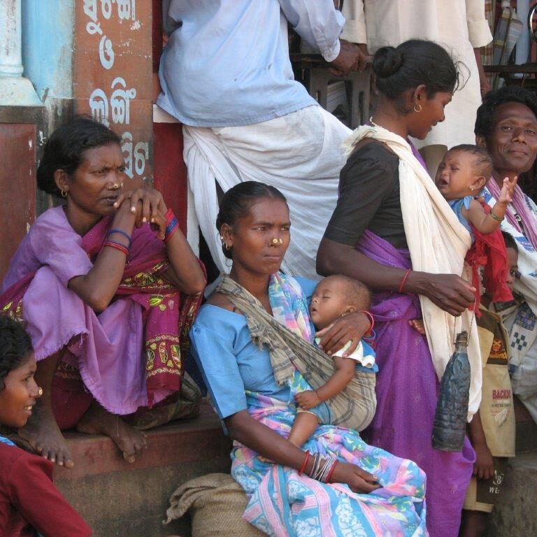 משפחות הודיות באירוע חברתי